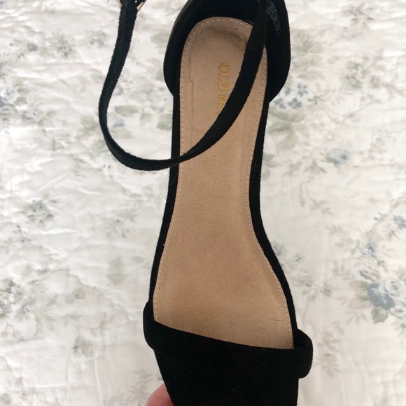 Old Navy Faux-Suede Skinny Heels in Black Size 7.5 - Picture 2 of 11
